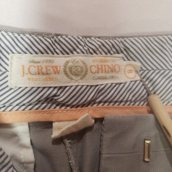 J.Crew Women's Classic Twill Weathered Broken-In Chino Shorts Lt. Grey Size 8 - Picture 6 of 7